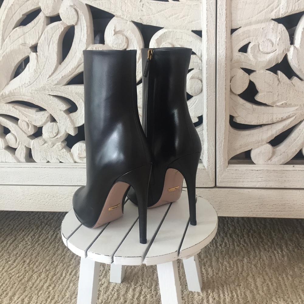 ❤️SOLD❤️ Gucci Leather Heeled Booties - Picture 5 of 6